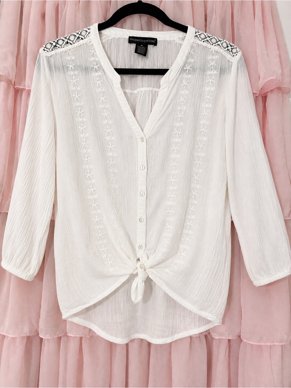 Preswick & Moore White Button-Front Tie-Hem Embroidered Blouse